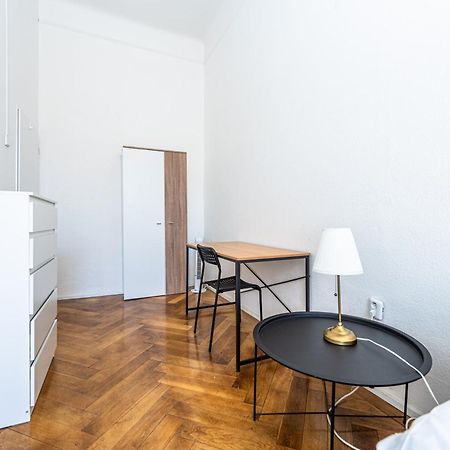 Apartments Safarikova 18 Praga Zewnętrze zdjęcie