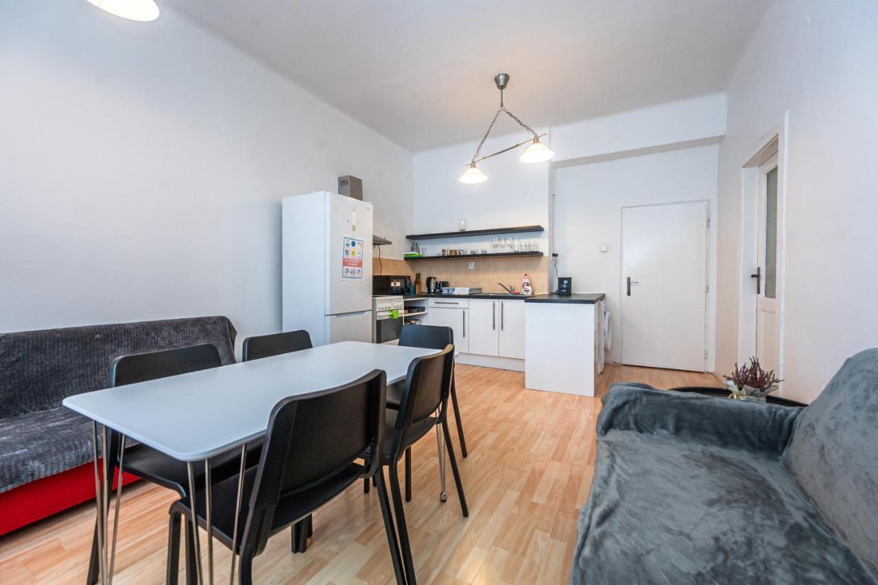 Apartments Safarikova 18 Praga Zewnętrze zdjęcie